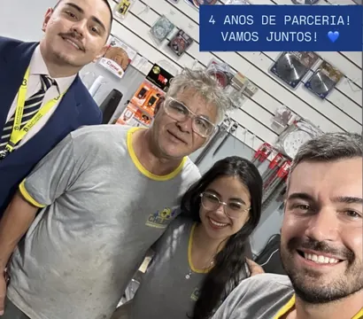 4 anos de parceria com o Chileno: Dr. Thiago com a equipe na loja