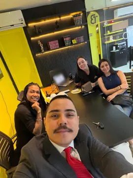 Reunião na sala de reuniões do escritório