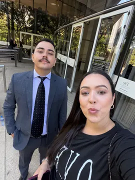 Dr. Thiago e a cliente no fórum