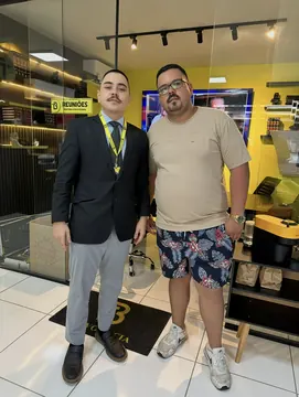 Dr. Thiago e o sócio do Seo Pastel no escritório