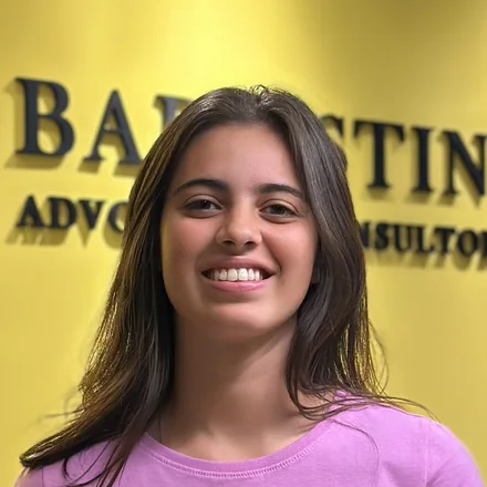 Júlia Martins, Front Office